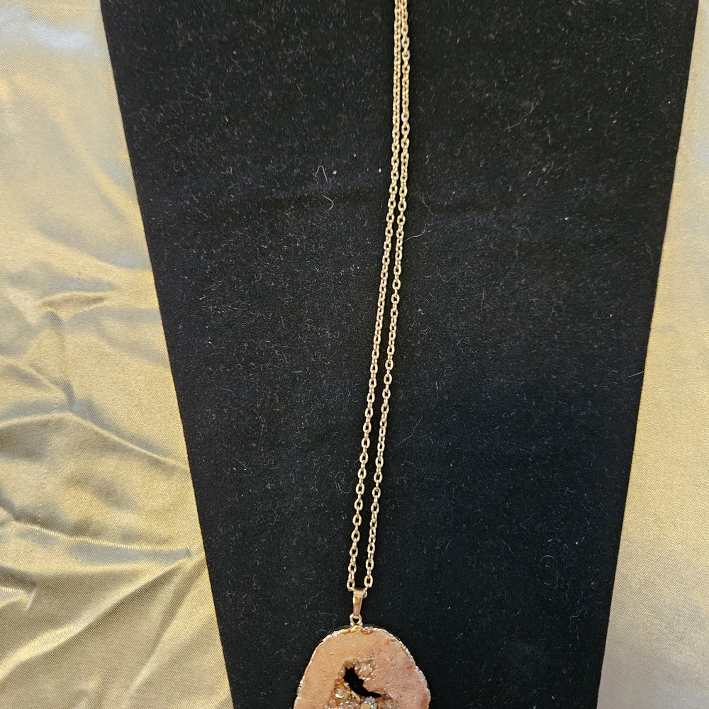 Chic Gold Geode Pendant Necklace